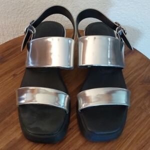 Aerosoles Dove Silver Strappy Platform Women's Sandals W/ Flaw Mod/ Edgy Sz.9.5